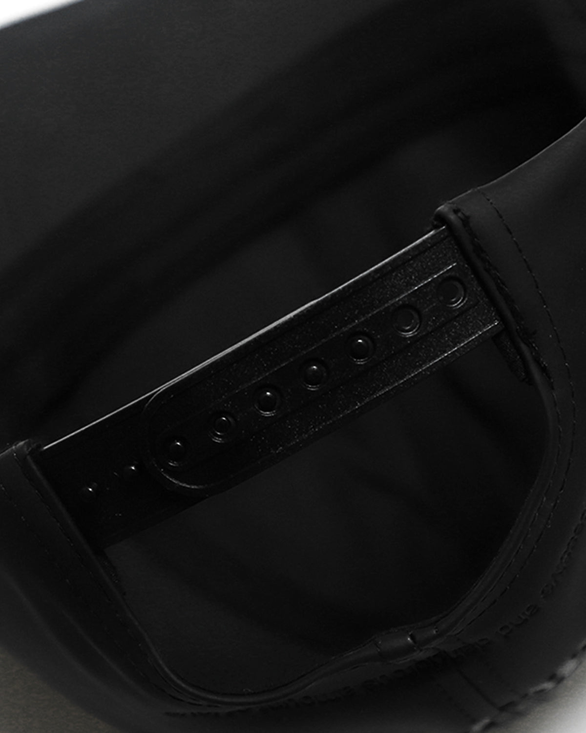 "CROSS LEATHER CAP - BLACK"