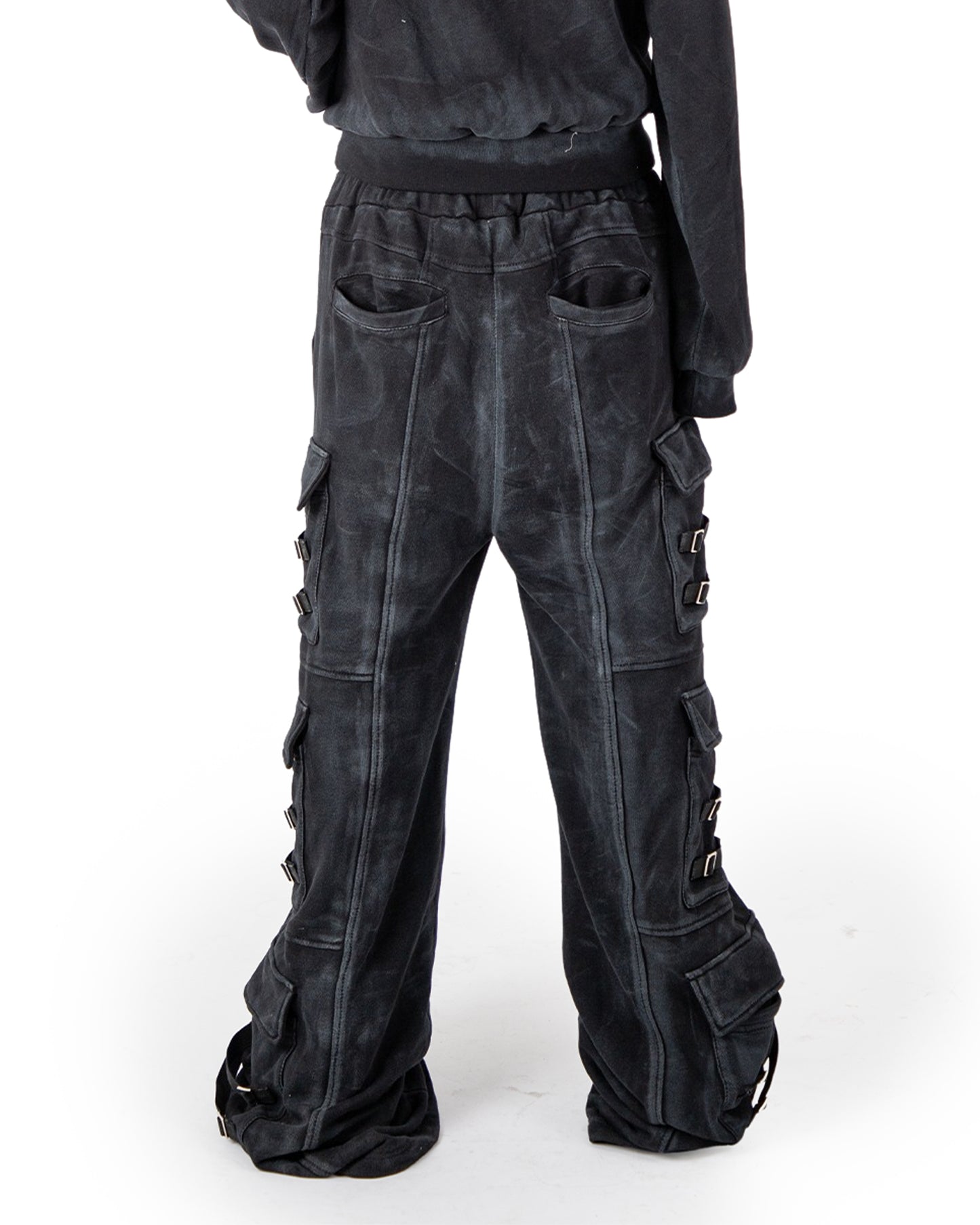 "OBSIDIA" WAXED CARGO SWEATPANTS