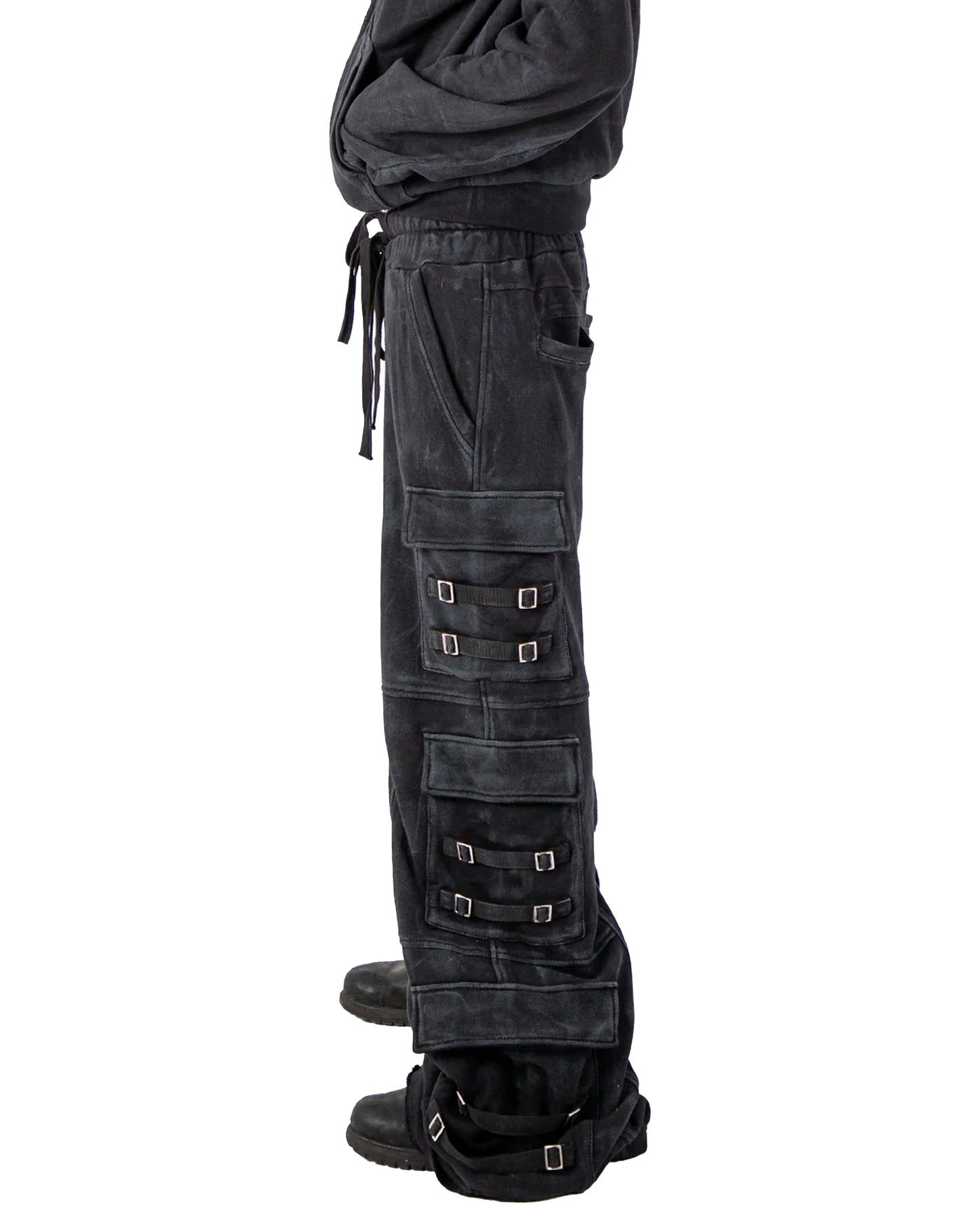 "OBSIDIA" WAXED CARGO SWEATPANTS