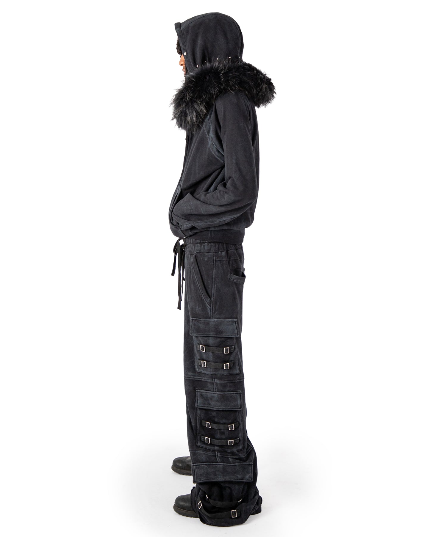 "OBSIDIA" WAXED CARGO SWEATPANTS