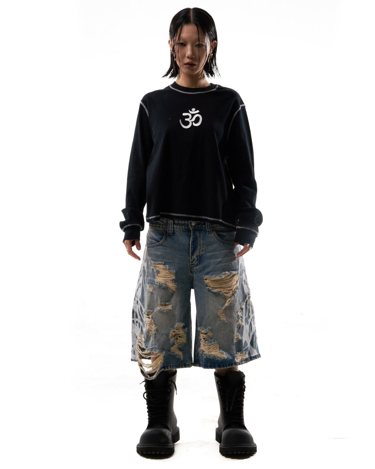 "OM" CONTRAST L/S - BLACK/WHITE