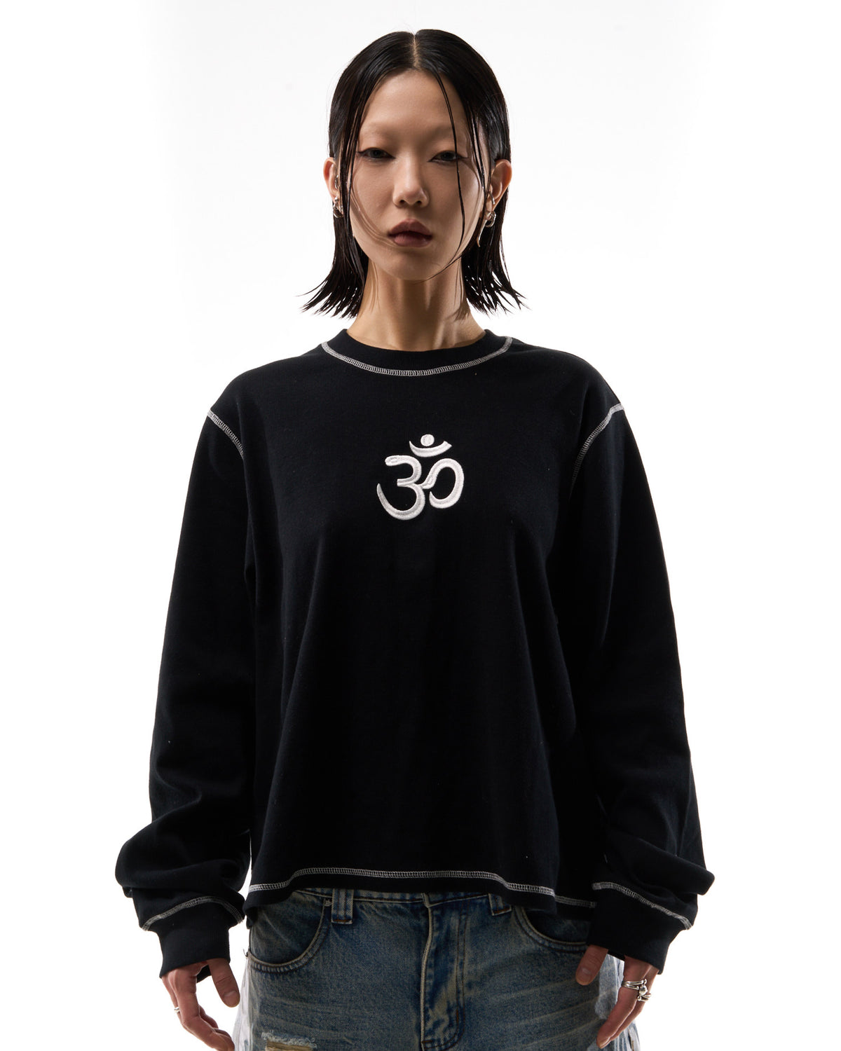 "OM" CONTRAST L/S - BLACK/WHITE