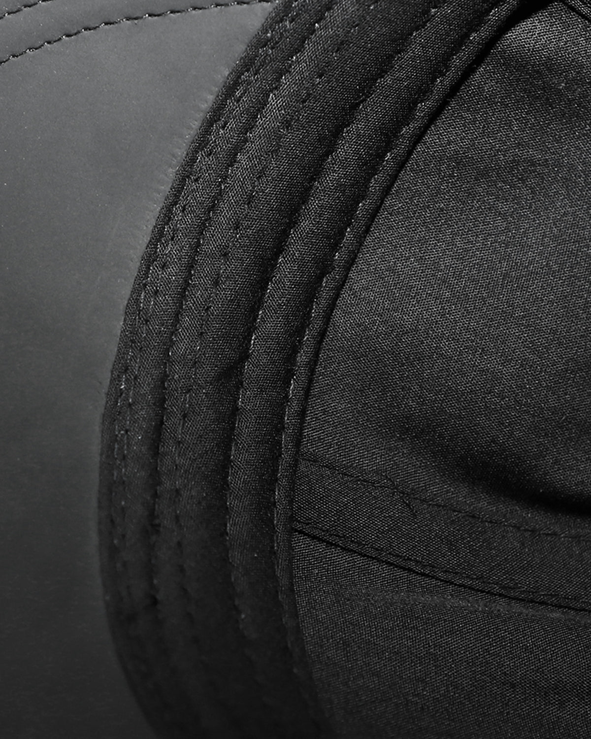 "CROSS LEATHER CAP - BLACK"